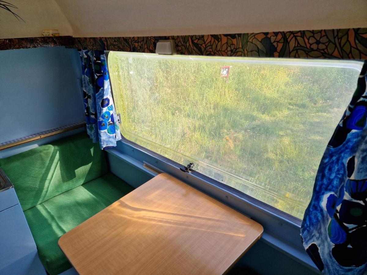 Camping La Foret Du Morvan Vintage Caravan Larochemillay Екстериор снимка