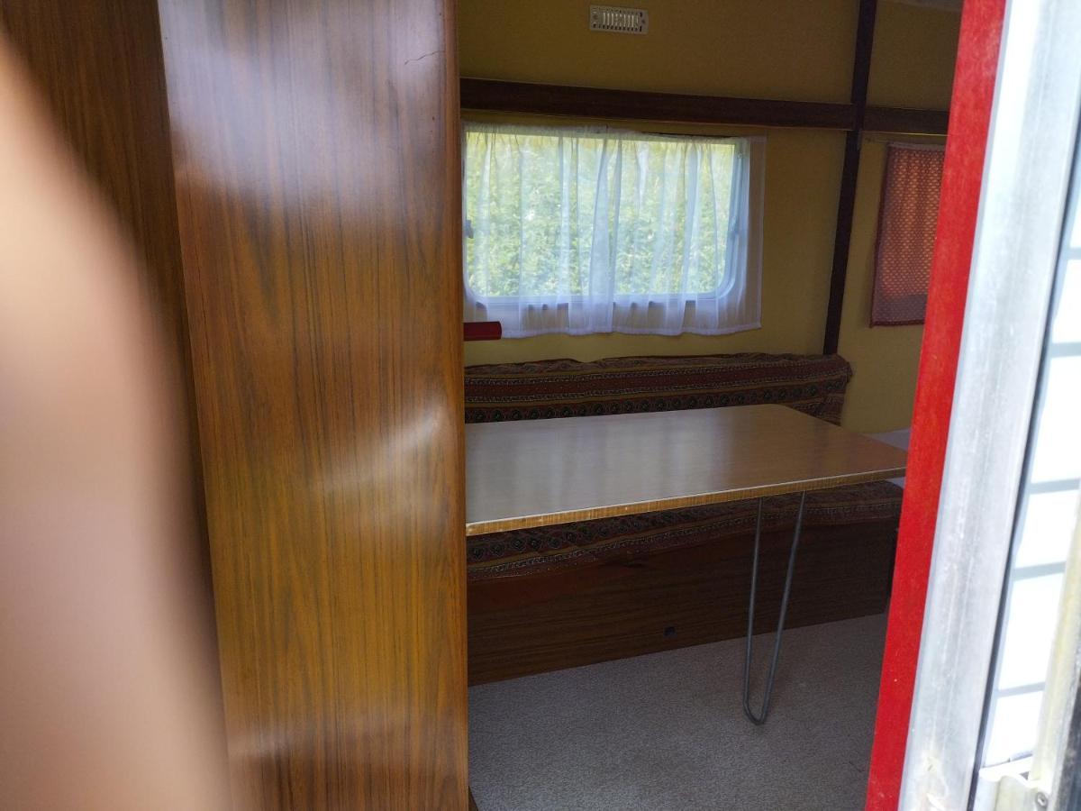 Camping La Foret Du Morvan Vintage Caravan Larochemillay Екстериор снимка
